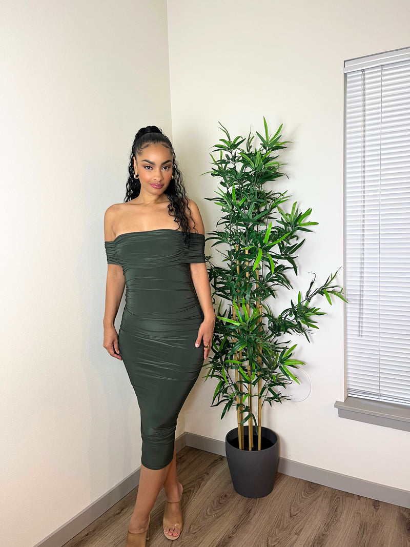 Off-The-Shoulder Bodycon Dress (Forrest Green)