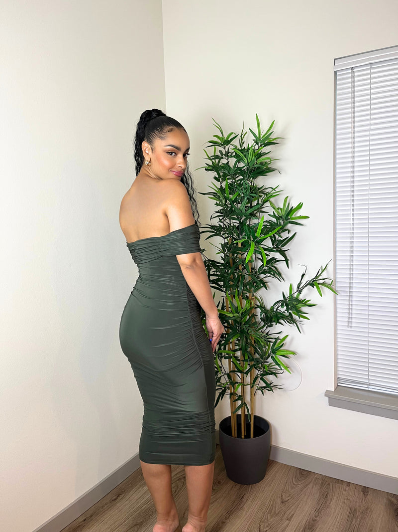 Off-The-Shoulder Bodycon Dress (Forrest Green)